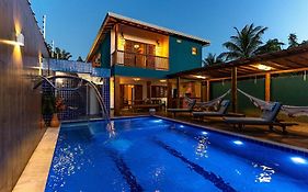 Casa Espaçosa com Piscina e Sauna Privativa! 6 Suítes!
